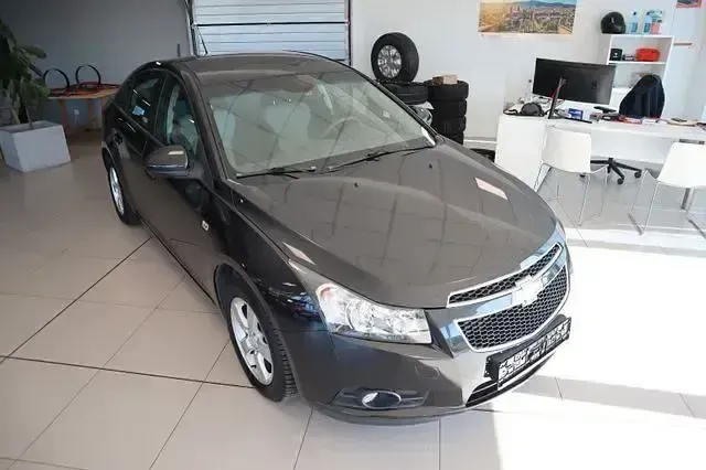 Gebraucht Chevrolet Cruze LS 113 PS (83 kW) 2011 Carbon flash Limousine