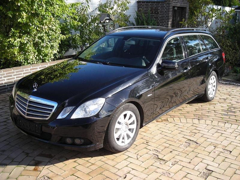 Schwarz Gebraucht 2011 Mercedes E220 Kombi | 6.500 € (Fairer Preis) - Bild 1/4