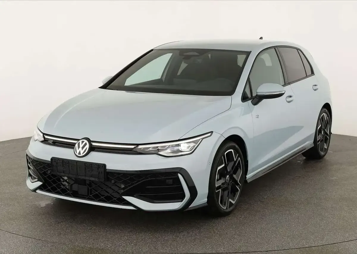 Neu VW Golf VIII R-line 204 PS (150 kW) 2026 Crytsal blue metallic Limousine