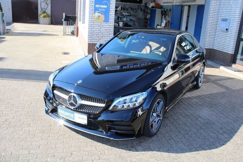 Schwarz Gebraucht 2020 Mercedes C300 AMG line Limousine | 35.500 € (Fairer Preis) - Bild 1/4