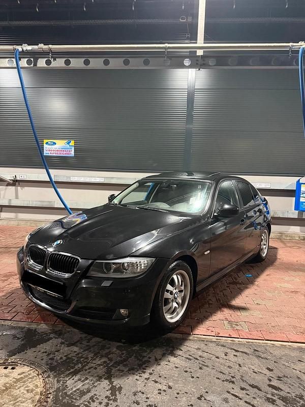 Schwarz Gebraucht 2009 BMW 320 Limousine | 4.999 € (Guter Preis) - Bild 1/4