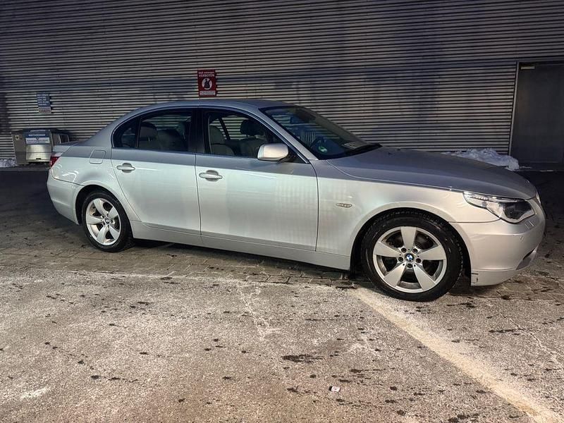 Gebraucht BMW 523 177 PS (130 kW) 2005 Silber Limousine