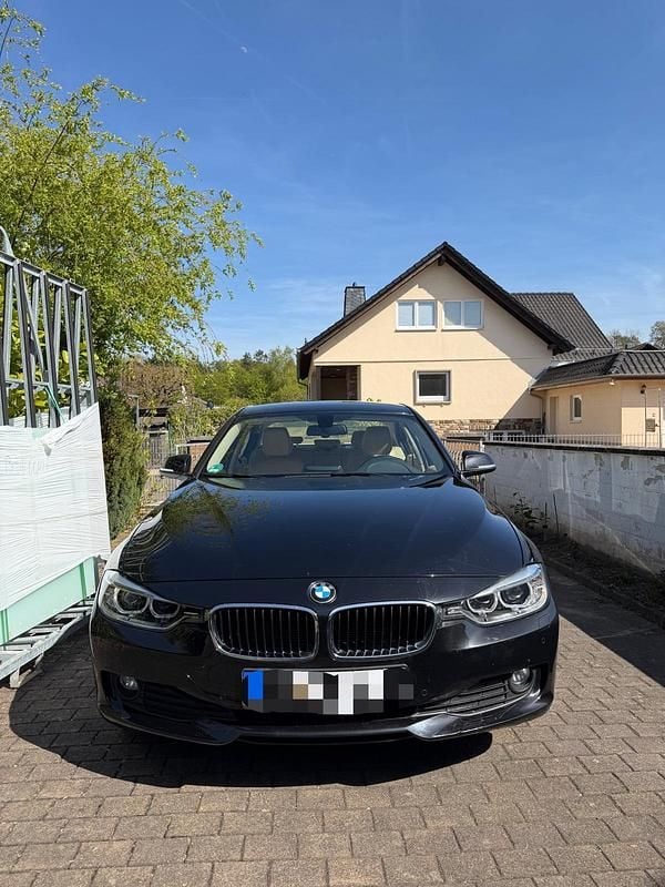 Second-hand BMW 320 184 CP (135 kW) 2015 Negru Berlinǎ