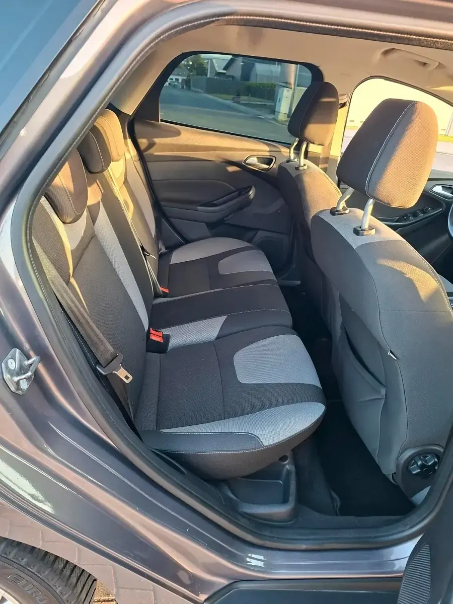 Używany Ford Focus 140 KM (102 kW) 2012 Brązowy Kombi