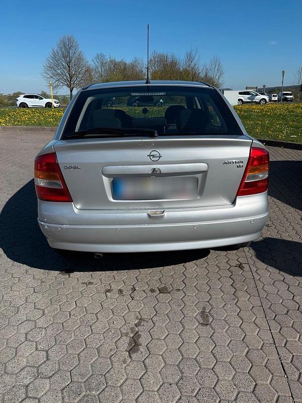 Gebraucht Opel Astra 75 PS (55 kW) 1998 Silber Limousine