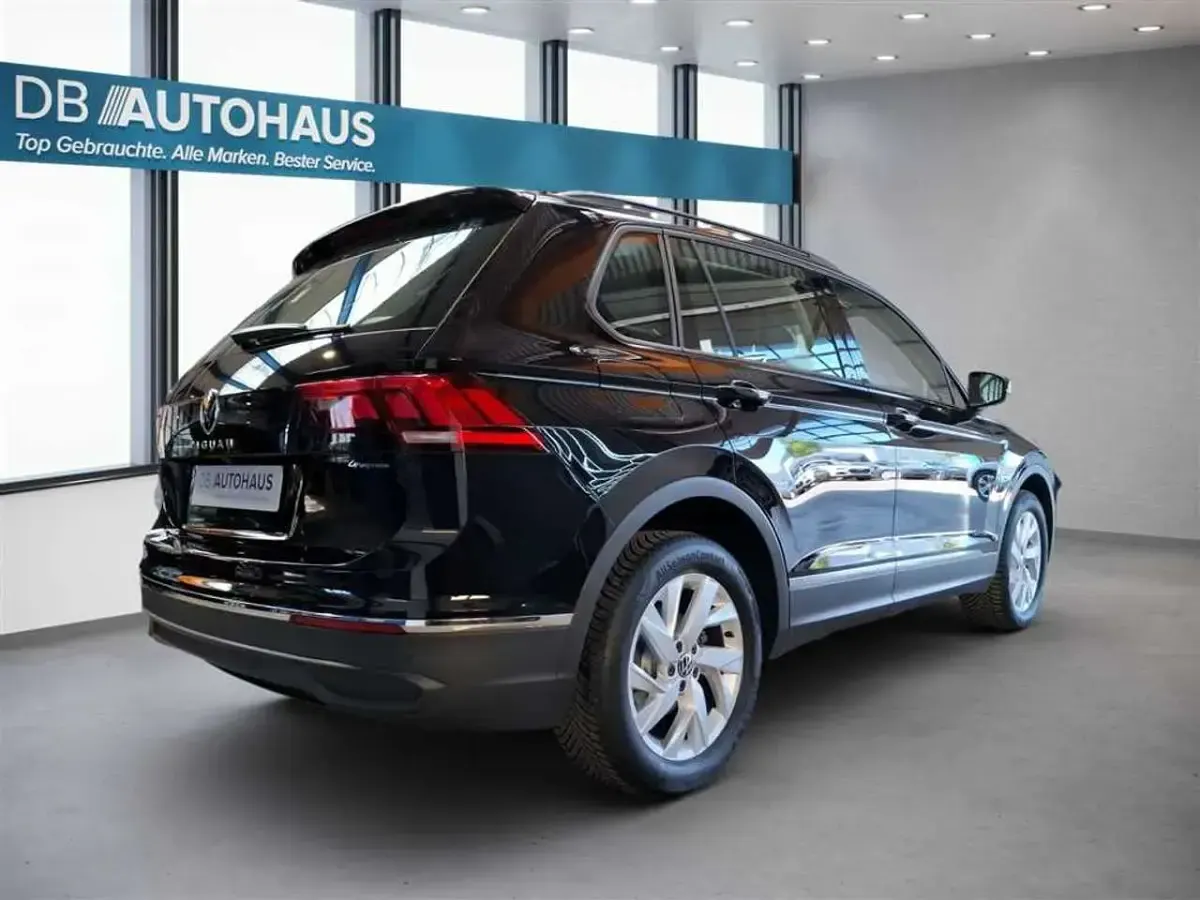Gebraucht VW Tiguan Life 190 PS (139 kW) 2023 Schwarz SUV