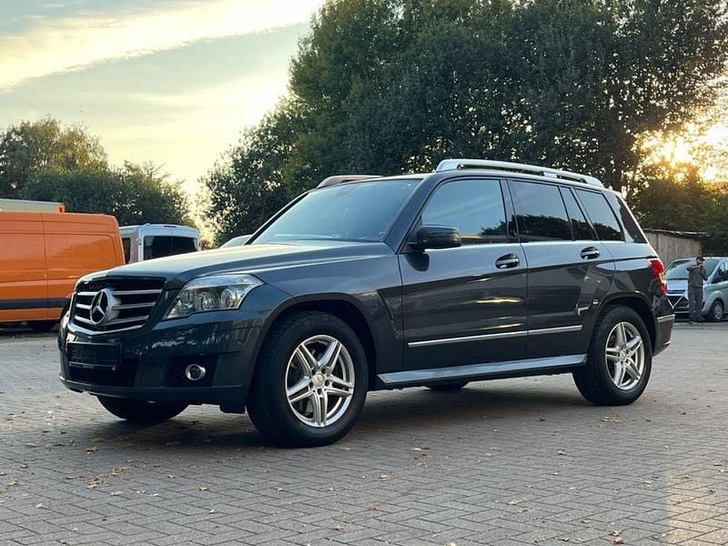 Grau Gebraucht 2010 Mercedes GLK320 SUV | 9.900 € (Superpreis) - Bild 1/4