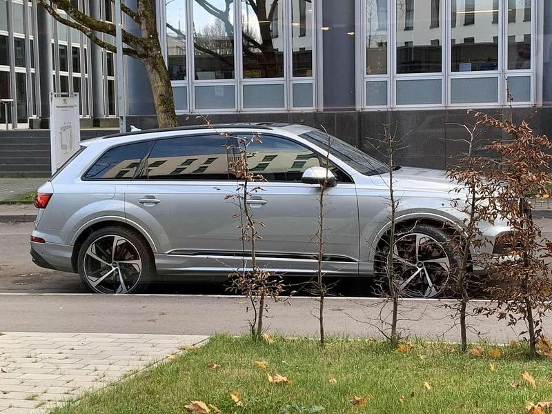 Silber Gebraucht 2022 Audi Q7 S-Line SUV | 73.000 € (Teuer) - Bild 1/4
