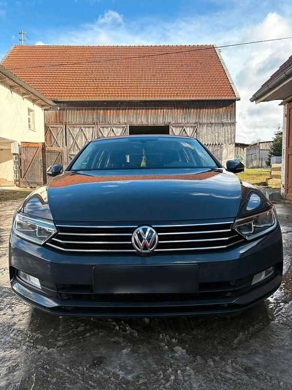 Second-hand VW Passat 110 CP (80 kW) 2018 Albastru Break