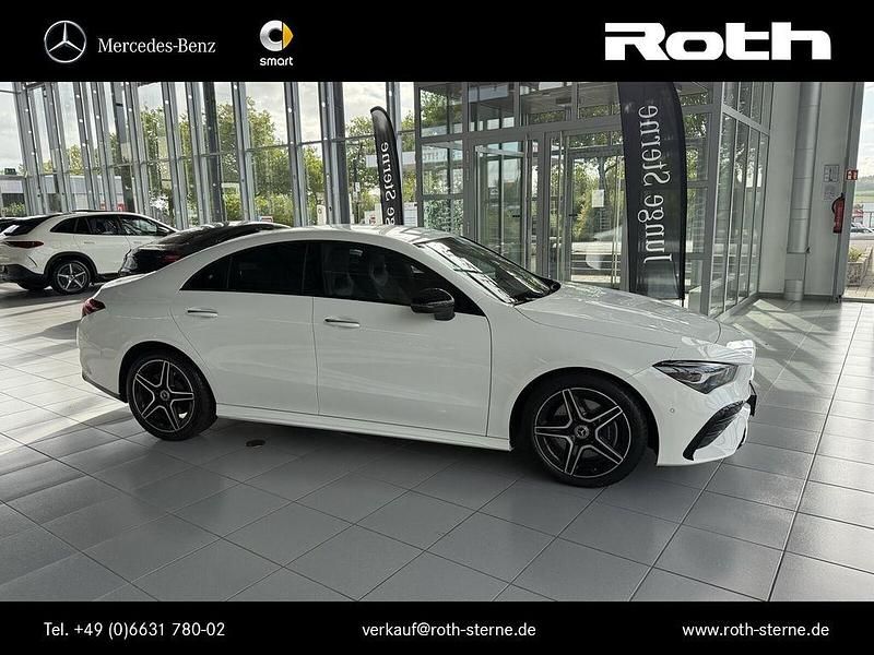 Weiß Gebraucht 2024 Mercedes CLA200 AMG Limousine | 35.429 € (Fairer Preis) - Bild 1/4