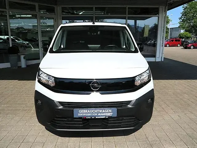 Gebraucht Opel Combo Basis 131 PS (96 kW) 2025 Weiß Van / Kleinbus