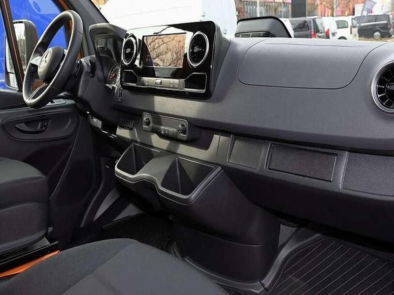 Gebraucht Mercedes Sprinter 170 PS (125 kW) 2026 Tieforange Van