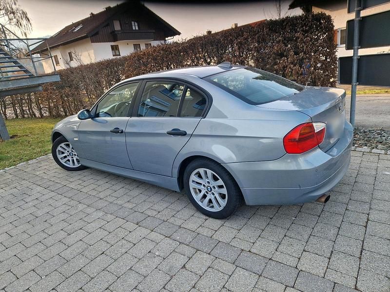 Gebraucht BMW 320 150 PS (110 kW) 2005 Andere farben Limousine