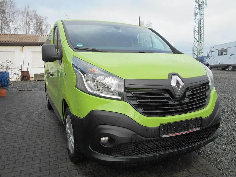 Gebraucht Renault Trafic Expression 125 PS (91 kW) 2017 Grün Van / Kleinbus