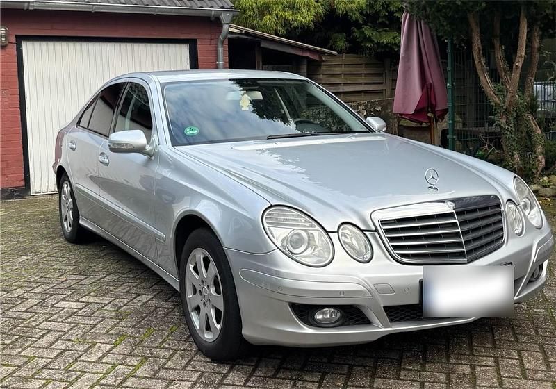 Gebraucht Mercedes E200 136 PS (100 kW) 2007 Silber Limousine