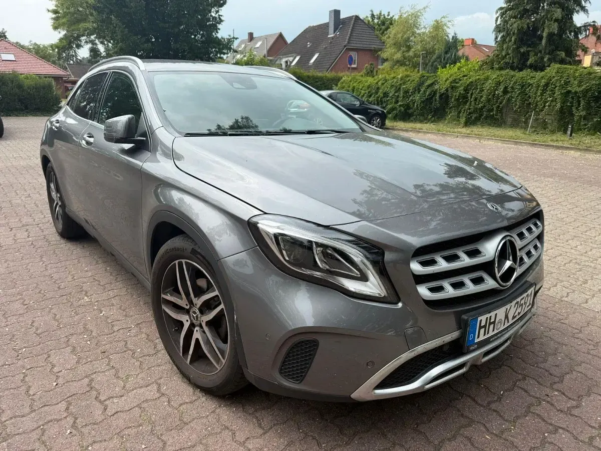 Gebraucht Mercedes GLA200 156 PS (114 kW) 2018 Grau SUV