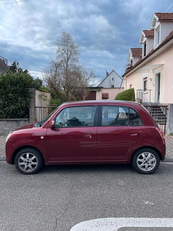 Gebraucht Daihatsu Trevis 58 PS (42 kW) 2007 Rot Kleinwagen