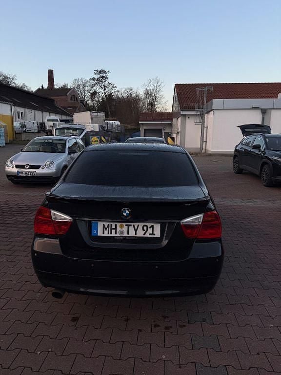 Gebraucht BMW 318 143 PS (105 kW) 2007 Schwarz Limousine