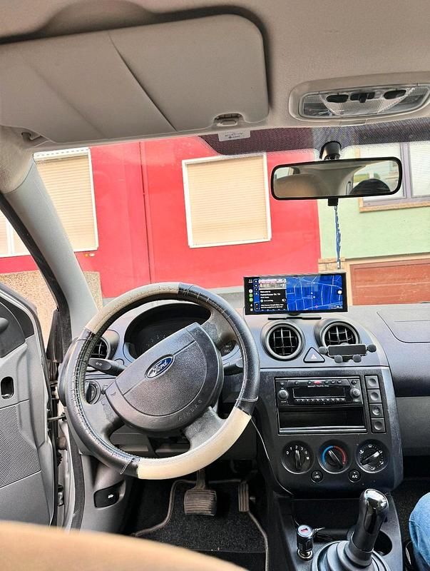 Gebraucht Ford Fiesta 80 PS (58 kW) 2003 Silber Kleinwagen