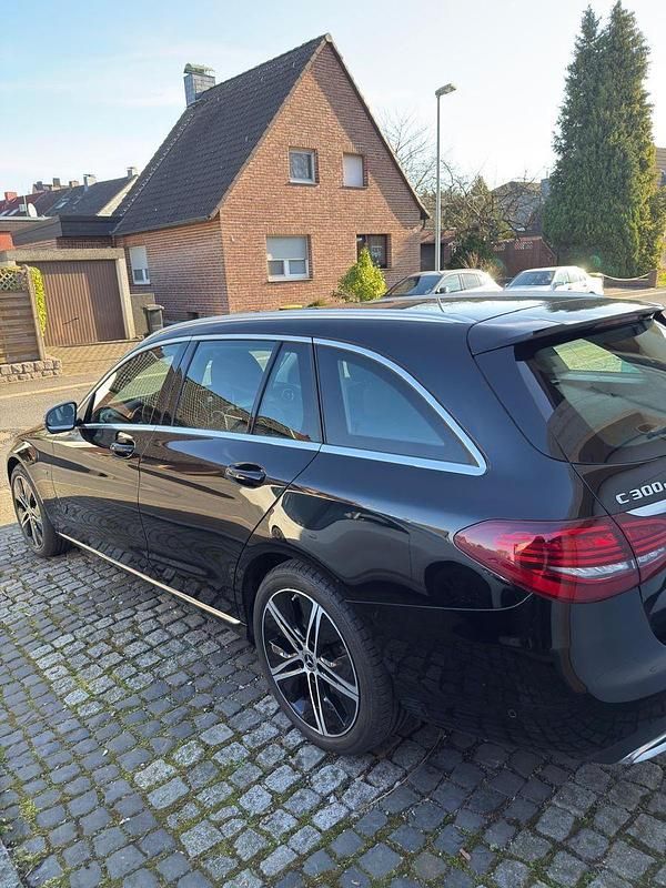 Gebraucht Mercedes C300e 306 PS (225 kW) 2020 Schwarz Kombi
