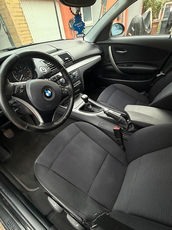 Gebraucht BMW 118 143 PS (105 kW) 2007 Schwarz Kleinwagen