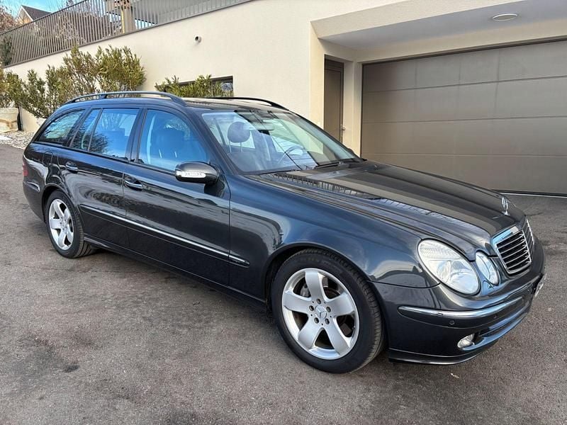 Grau Gebraucht 2004 Mercedes E500 Avantgarde Kombi | 8.999 € (Fairer Preis) - Bild 1/4
