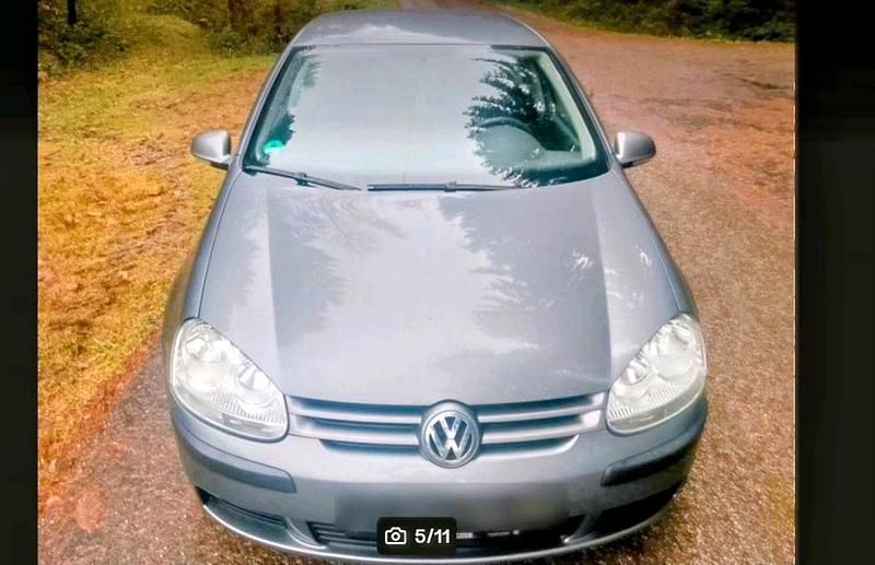 Grau Gebraucht 2005 VW Golf V Trendline Limousine | 780 € (Superpreis) - Bild 1/4