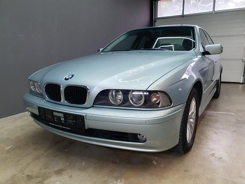 Grün Gebraucht 2002 BMW 520 Limousine | 8.490 € - Bild 1/4