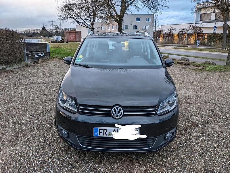 Gebraucht VW Touran Cup 105 PS (77 kW) 2015 Schwarz Van / Kleinbus