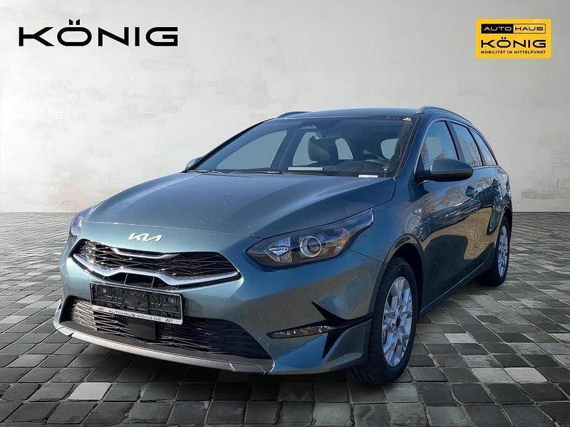 Grau Neu 2025 Kia Ceed Sportswagon Vision Kombi | 25.599 € - Bild 1/4