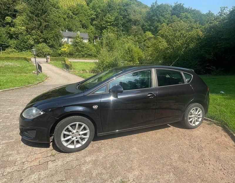 Schwarz Gebraucht 2011 Seat Leon Ecomotive Limousine | 2.250 € (Superpreis) - Bild 1/4