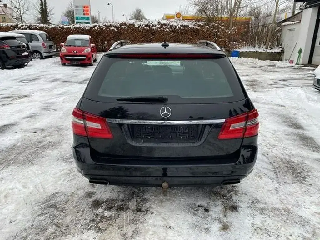 Gebraucht Mercedes E350 Avantgarde 265 PS (194 kW) 2011 Schwarz Limousine