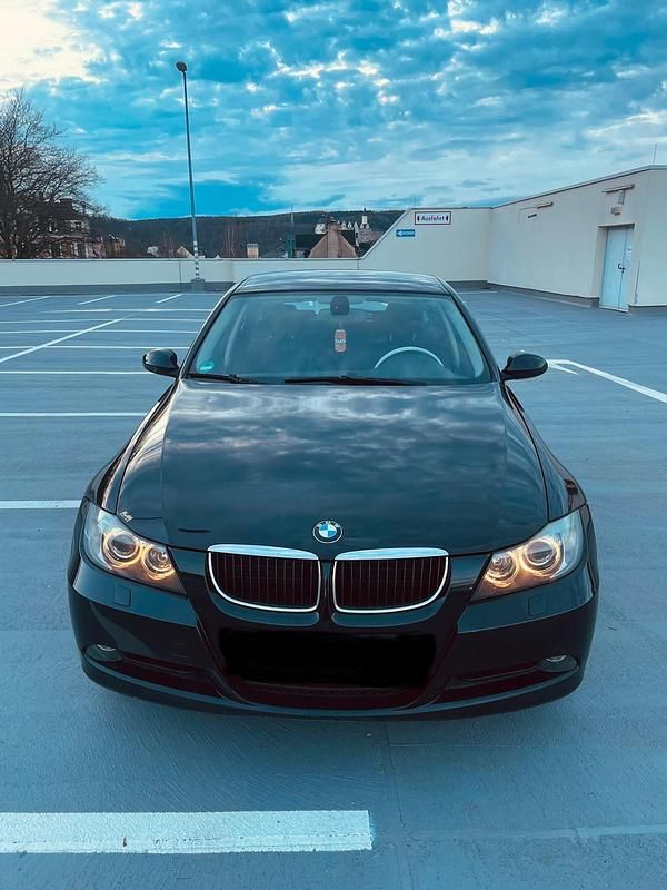 Gebraucht BMW 318 143 PS (105 kW) 2008 Schwarz Kombi