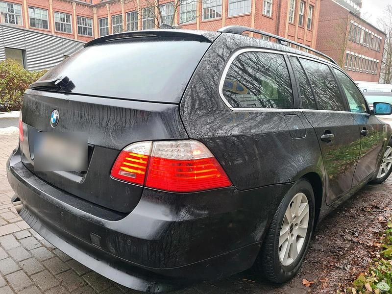 Gebraucht BMW 525 197 PS (144 kW) 2007 Schwarz Kombi