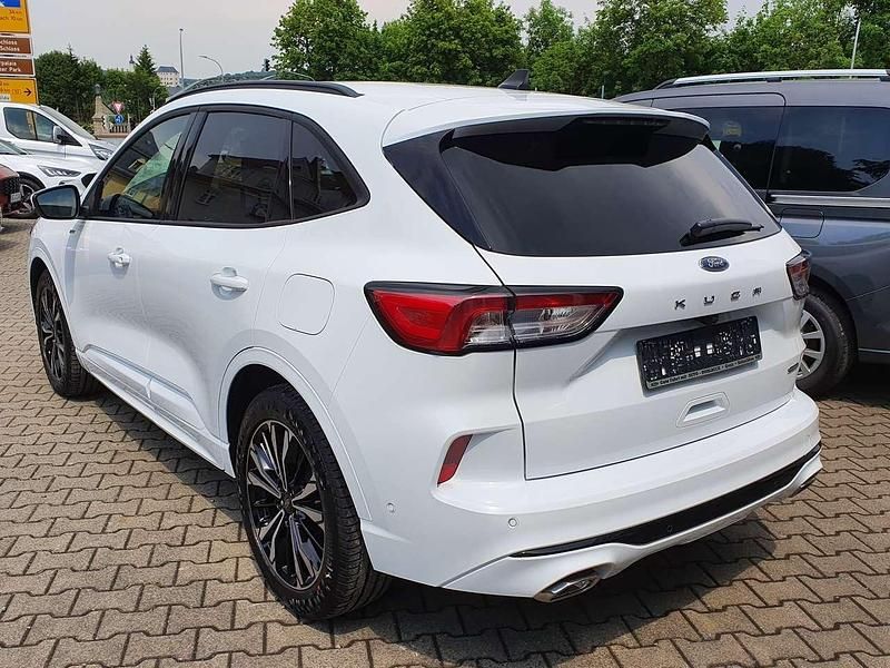 Gebraucht Ford Kuga ST-Line X 152 PS (111 kW) 2023 Frostweiß SUV