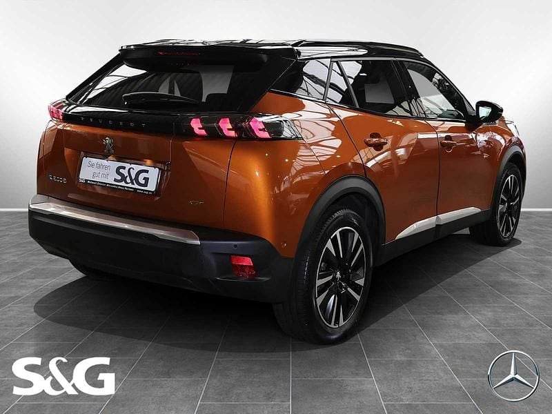 Gebraucht Peugeot e-2008 73 kW (100 PS) 2022 Lackierung orange fusion/typ aus SUV