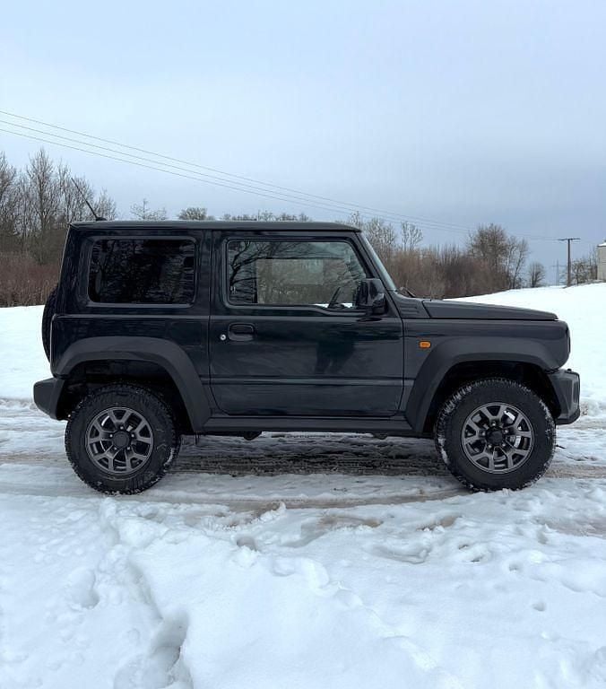 Schwarz Gebraucht 2019 Suzuki Jimny Comfort+ SUV | 23.689 € (Superpreis) - Bild 1/4