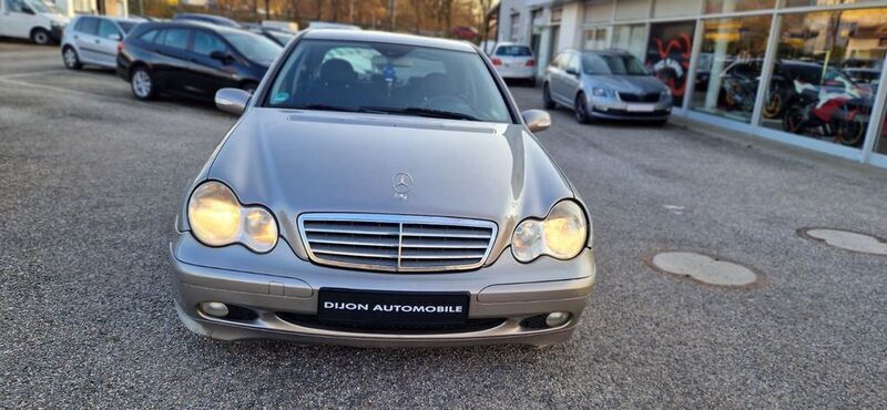 Silber Gebraucht 2004 Mercedes C220 Limousine | 3.300 € (Etwas zu teuer) - Bild 1/4