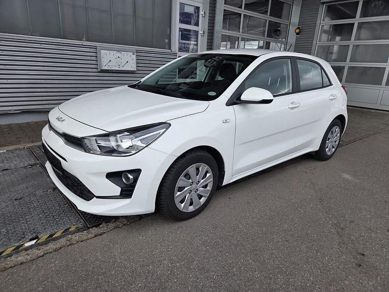 Gebraucht Kia Rio 84 PS (61 kW) 2022 Weiß Limousine