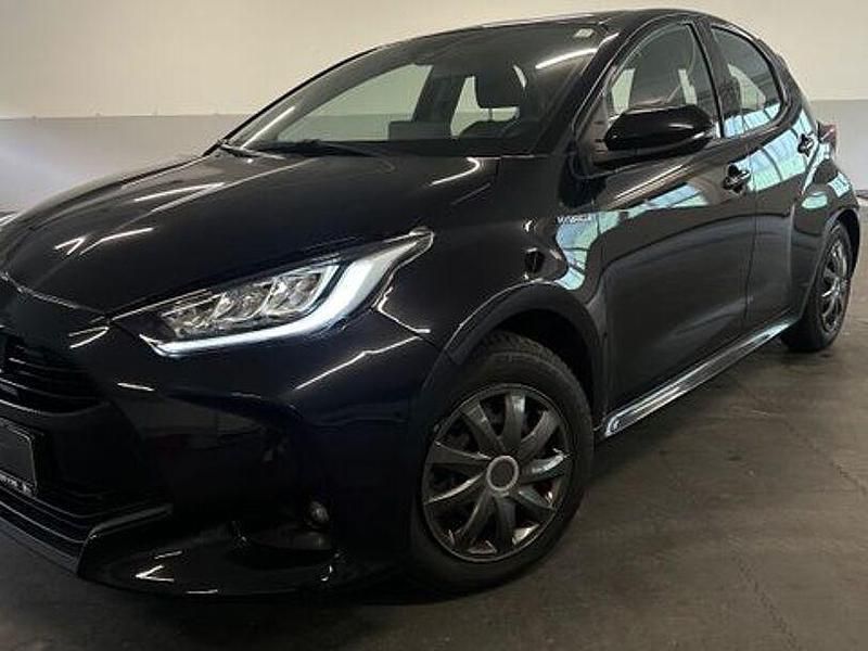 Schwarz Gebraucht 2021 Toyota Yaris Hybrid Team Limousine | 17.999 € (Guter Preis) - Bild 1/4