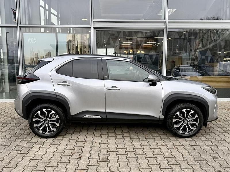Gebraucht Toyota Yaris Cross Team 116 PS (85 kW) 2024 Schimmering silber metallic SUV