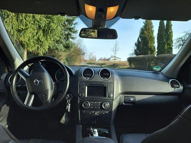 Gebraucht Mercedes ML350 231 PS (169 kW) 2010 Schwarz SUV