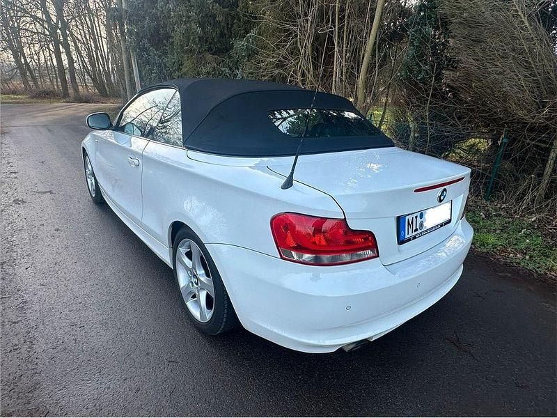Weiß Gebraucht 2011 BMW 118 Cabriolet Cabrio | 9.500 € (Fairer Preis) - Bild 1/4