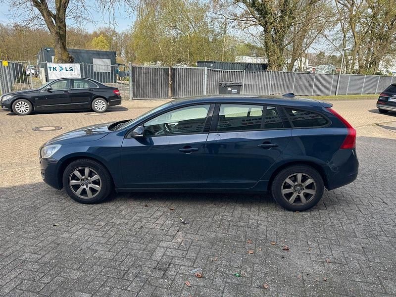 Gebraucht Volvo V60 Kinetic 163 PS (119 kW) 2012 Blau Kombi
