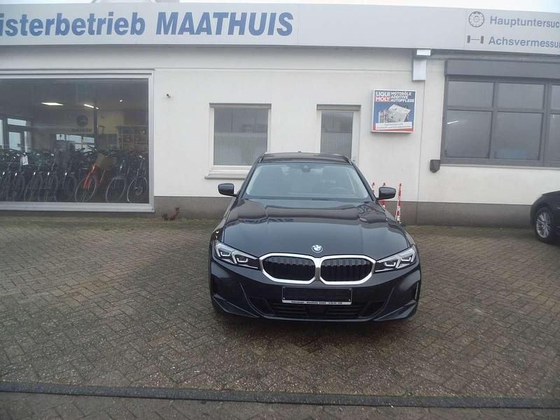 Gebraucht BMW 320 190 PS (139 kW) 2023 Black sapphire metallic Kombi