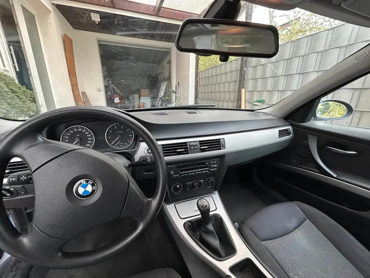 Gebraucht BMW 318 129 PS (94 kW) 2005 Grau Limousine
