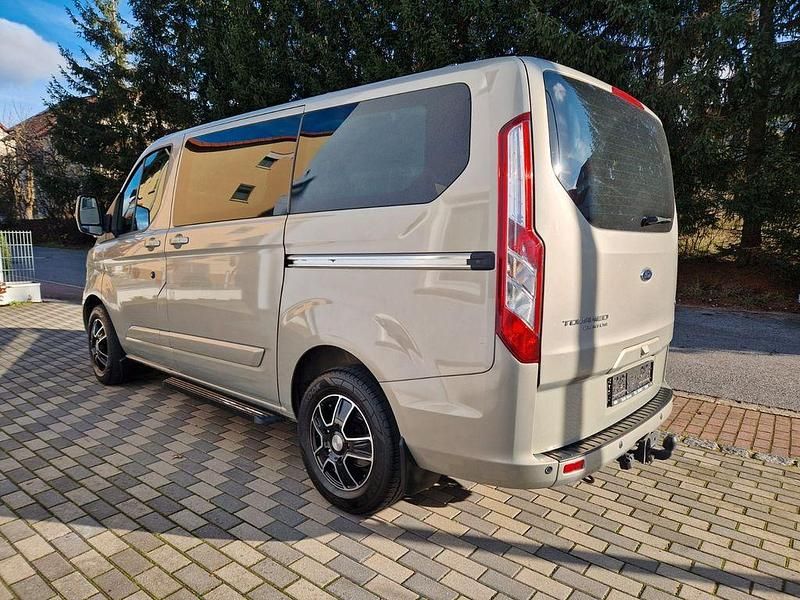 Gelb Gebraucht 2013 Ford Tourneo Custom Van | 17.300 € (Fairer Preis) - Bild 1/4