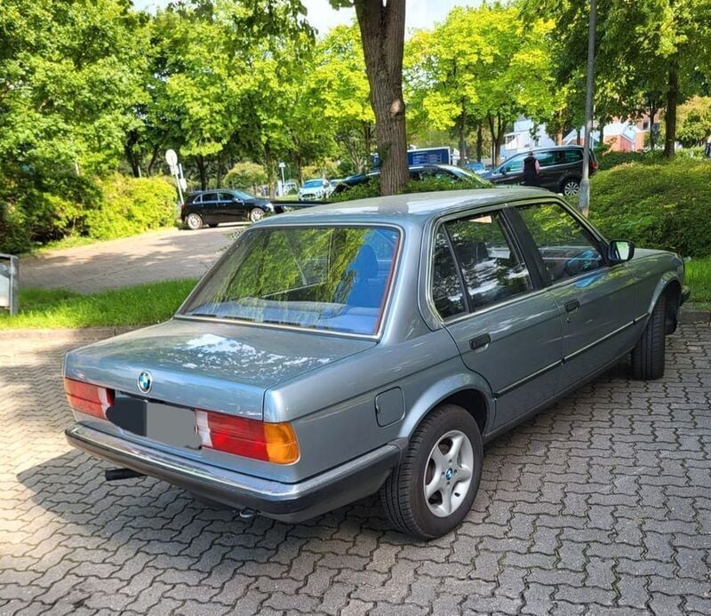 Blau Gebraucht 1985 BMW 324 Limousine | 9.700 € - Bild 1/4