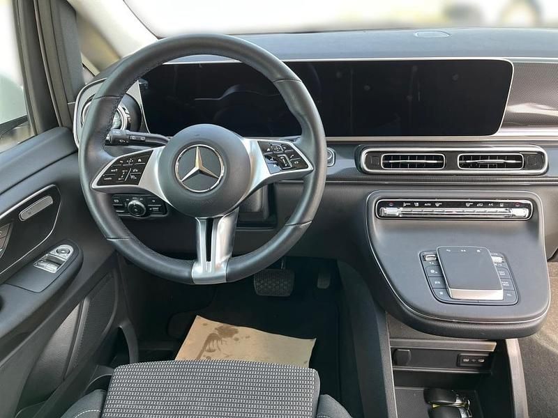 Gebraucht Mercedes EQV300 150 kW (204 PS) 2024 Arktikweiß Kombi