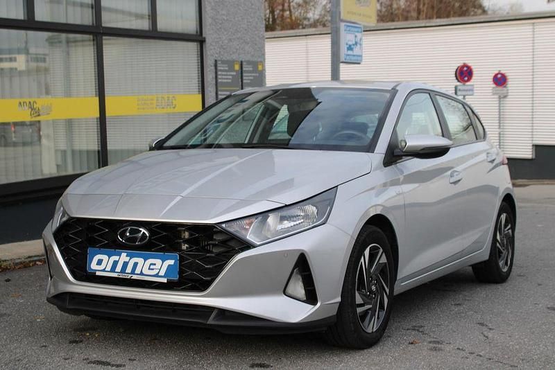 Silber Gebraucht 2021 Hyundai i20 Limousine | 13.480 € (Guter Preis) - Bild 1/4